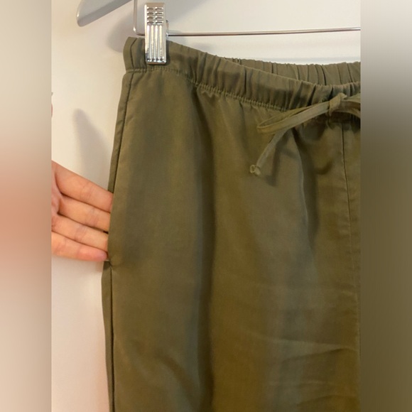 ARITZIA The Group by Babaton cropped pant - olive green, sz small - Picture 2 of 5